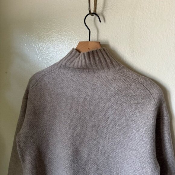Everlane | Recycled Cashmere & Wool Turtleneck Sweater - Picture 8 of 8